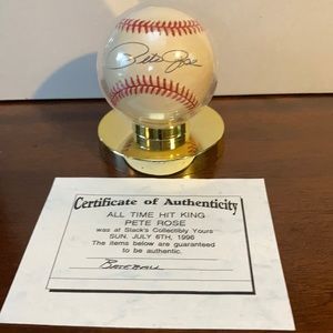 Pete Rose Autographed Ball COA. Charlie Hustle